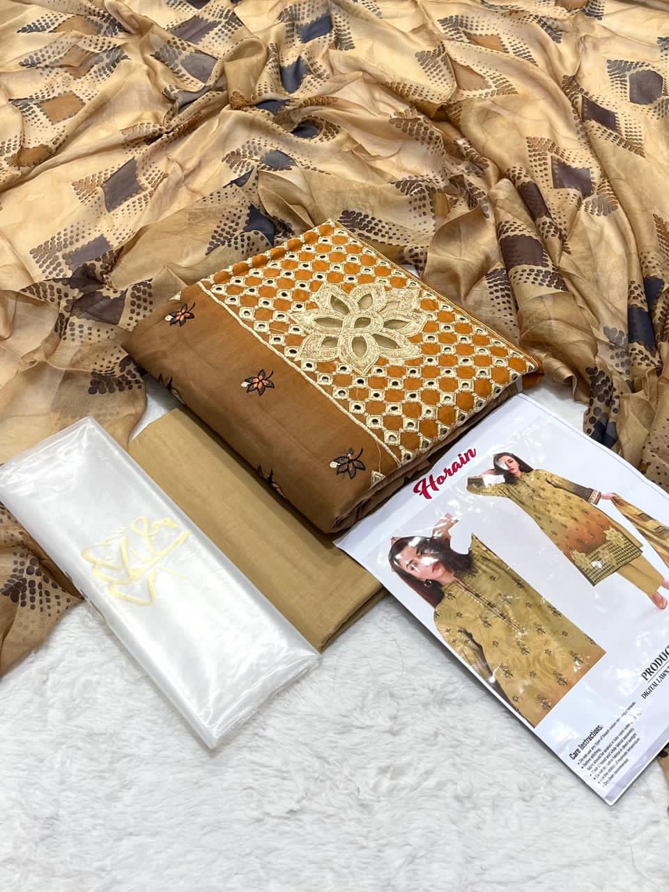 DAWOOD GEE BY HORAIN  Premium Digital Printed Unstitched 3 Piece Lawn Suit – ZeenatWear360