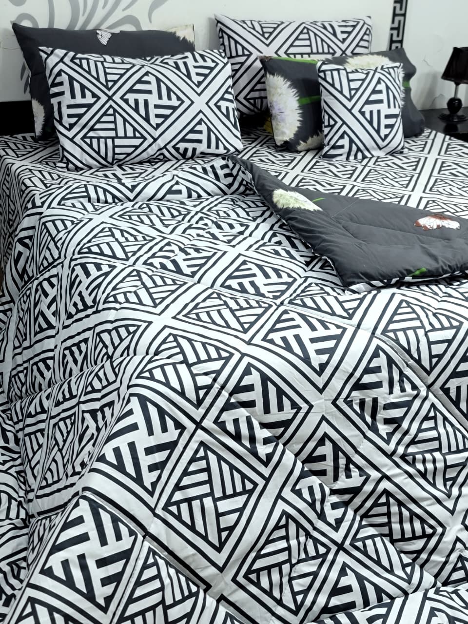 Pure Cotton Bedsheet + Vicky razai Set 7pcs