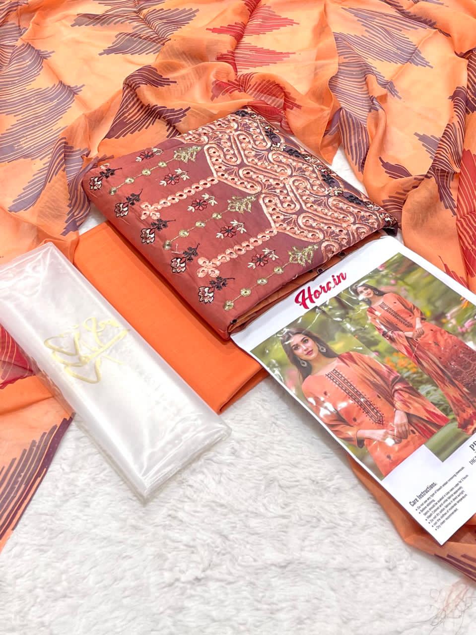 DAWOOD GEE BY HORAIN  Premium Digital Printed Unstitched 3 Piece Lawn Suit – ZeenatWear360