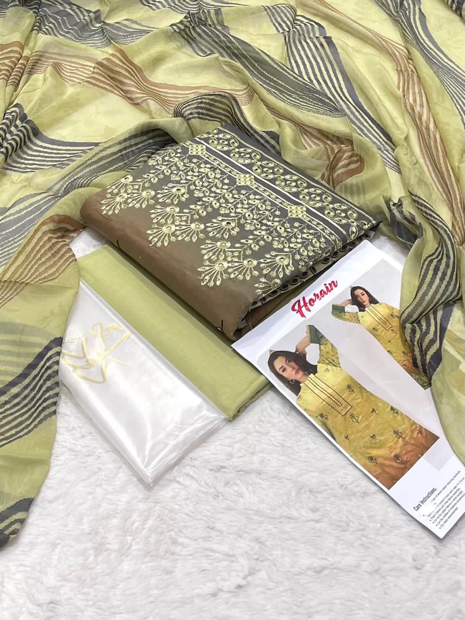 DAWOOD GEE BY HORAIN  Premium Digital Printed Unstitched 3 Piece Lawn Suit – ZeenatWear360